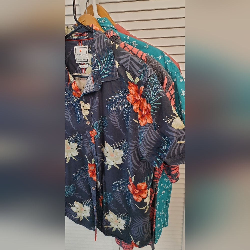 Old Navy MEN Button Down Shirts, Lot Of 4